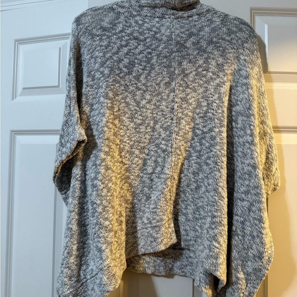 Lou & Grey Gray Poncho - Picture 3 of 4